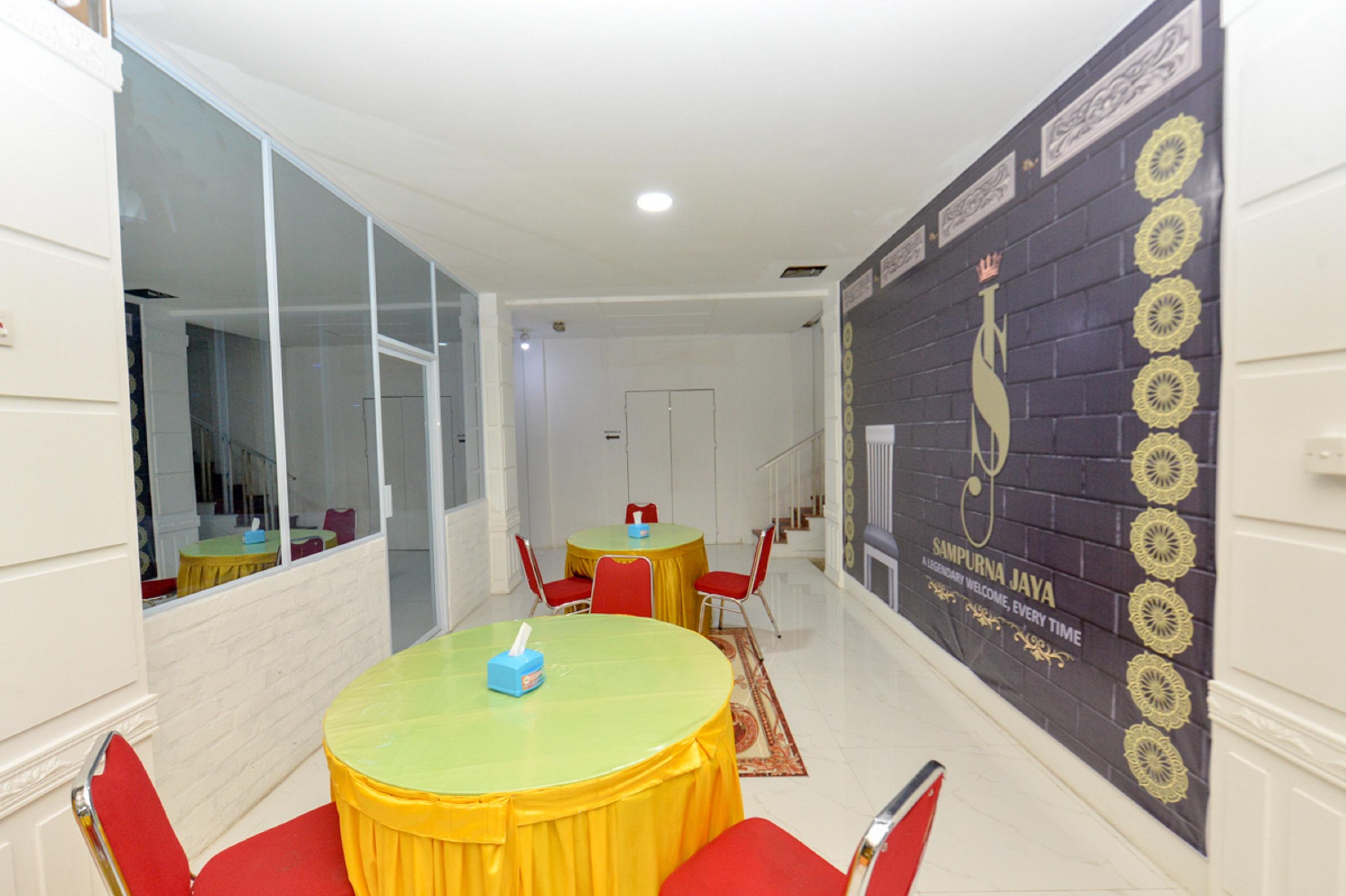 Oyo 2487 Sampurna Jaya Hotel Танджунгпинанг Экстерьер фото