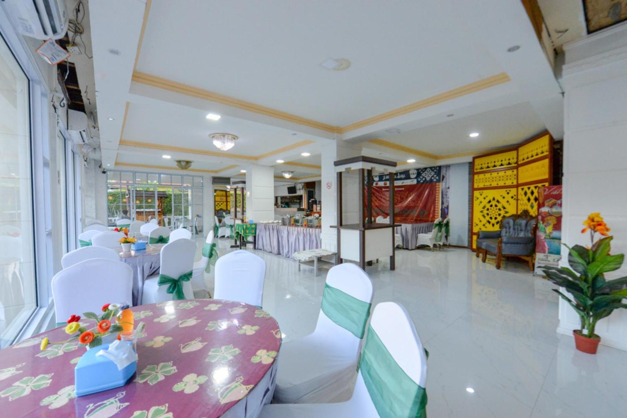 Oyo 2487 Sampurna Jaya Hotel Танджунгпинанг Экстерьер фото