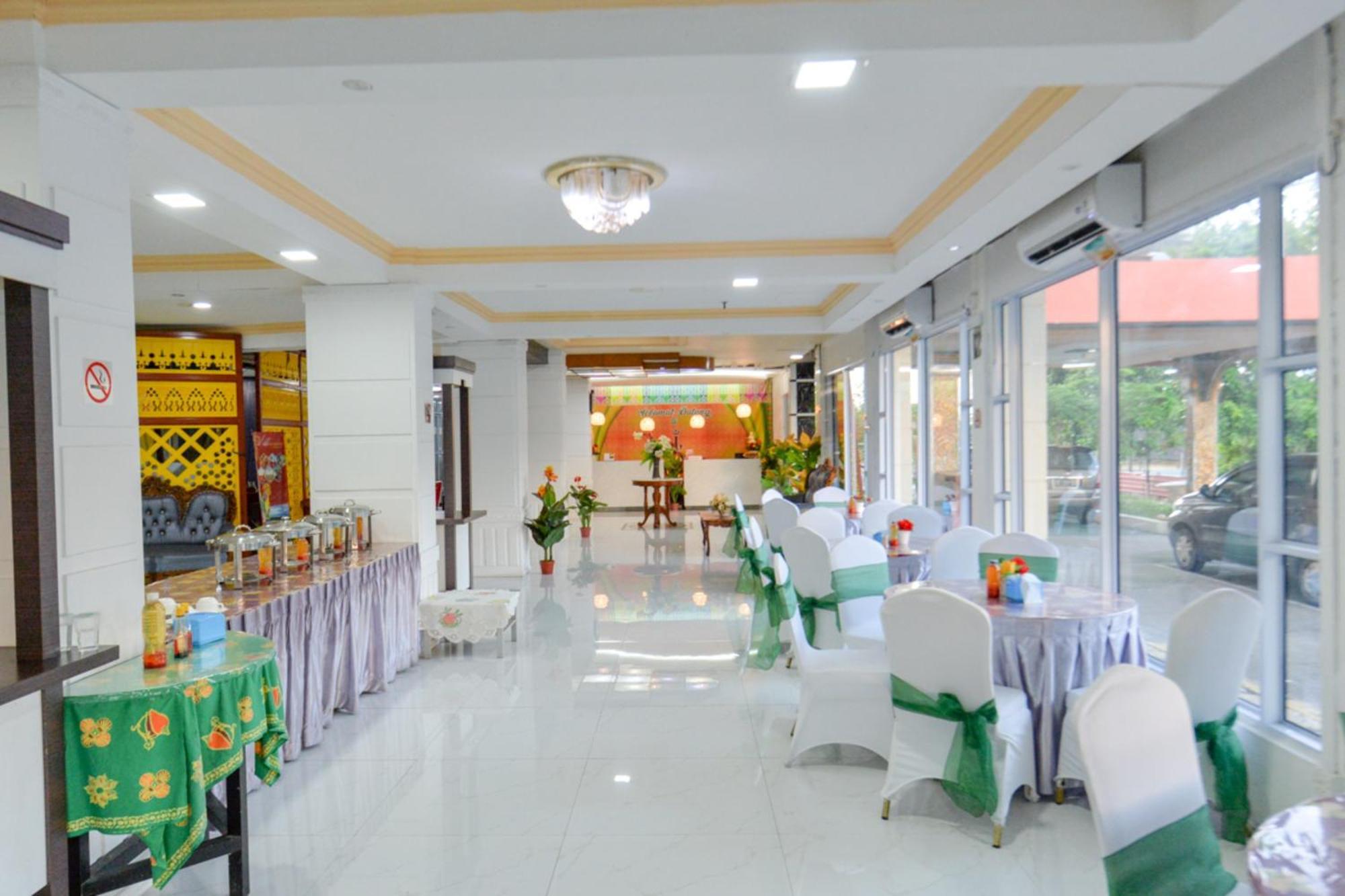 Oyo 2487 Sampurna Jaya Hotel Танджунгпинанг Экстерьер фото