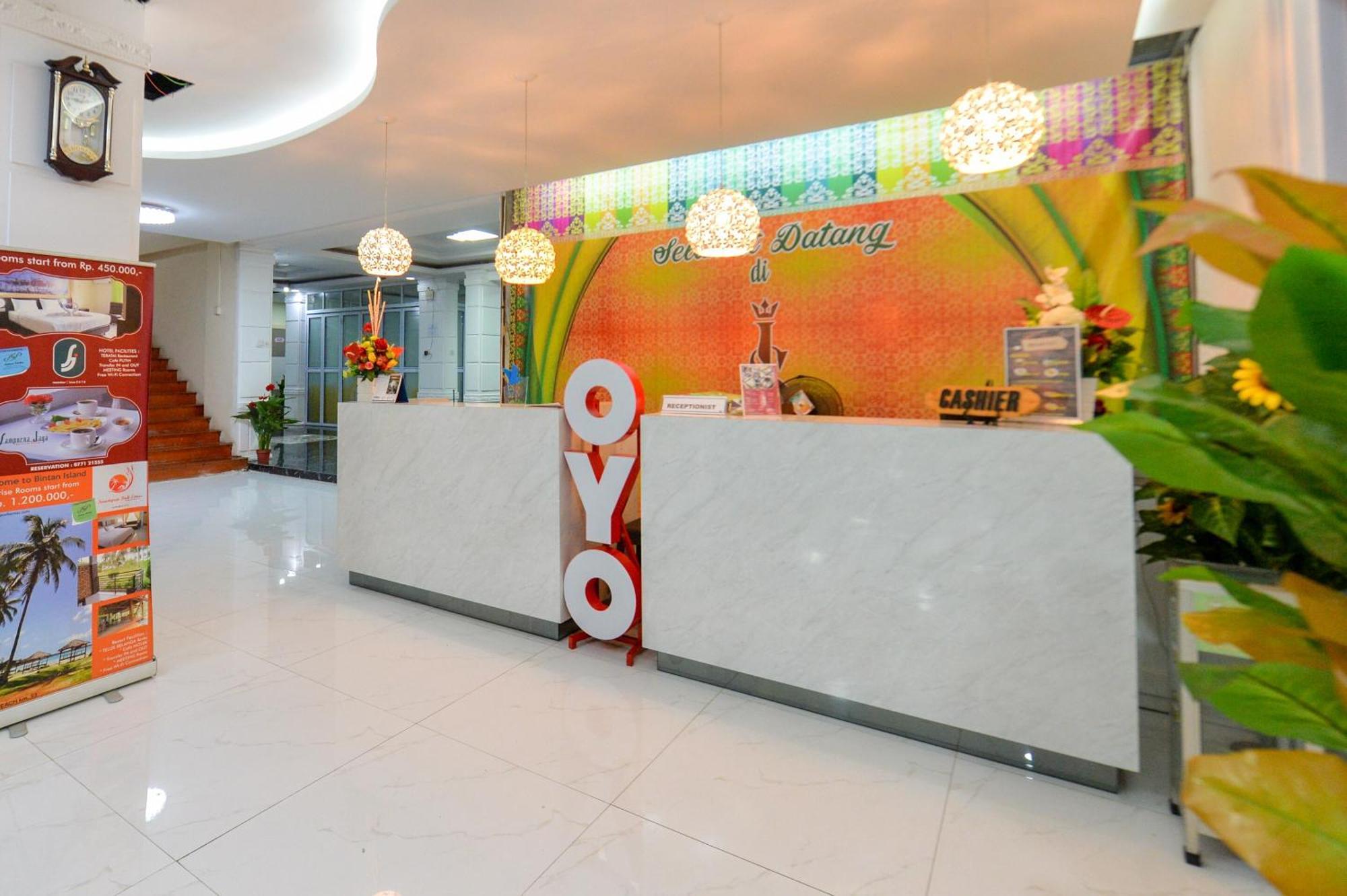 Oyo 2487 Sampurna Jaya Hotel Танджунгпинанг Экстерьер фото