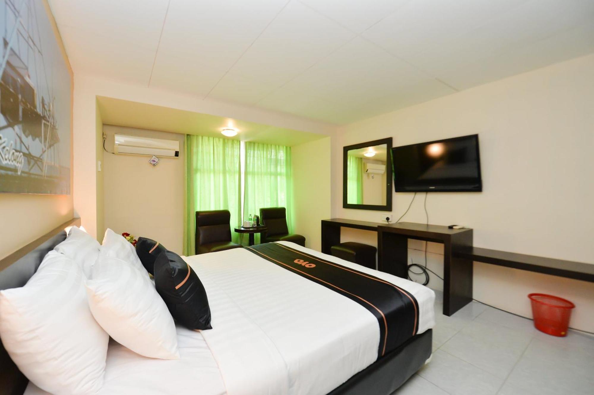 Oyo 2487 Sampurna Jaya Hotel Танджунгпинанг Экстерьер фото