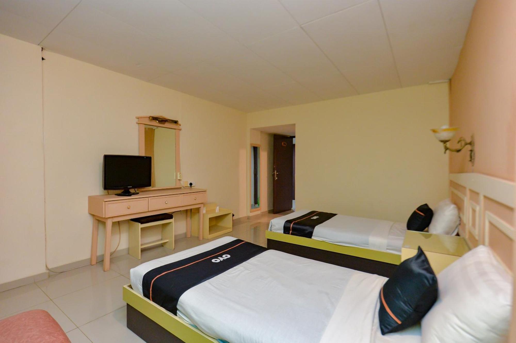 Oyo 2487 Sampurna Jaya Hotel Танджунгпинанг Экстерьер фото