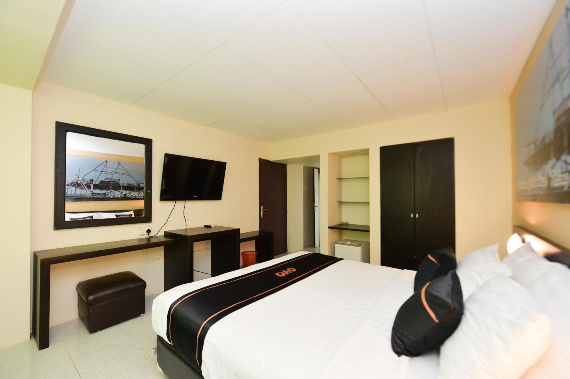 Oyo 2487 Sampurna Jaya Hotel Танджунгпинанг Экстерьер фото