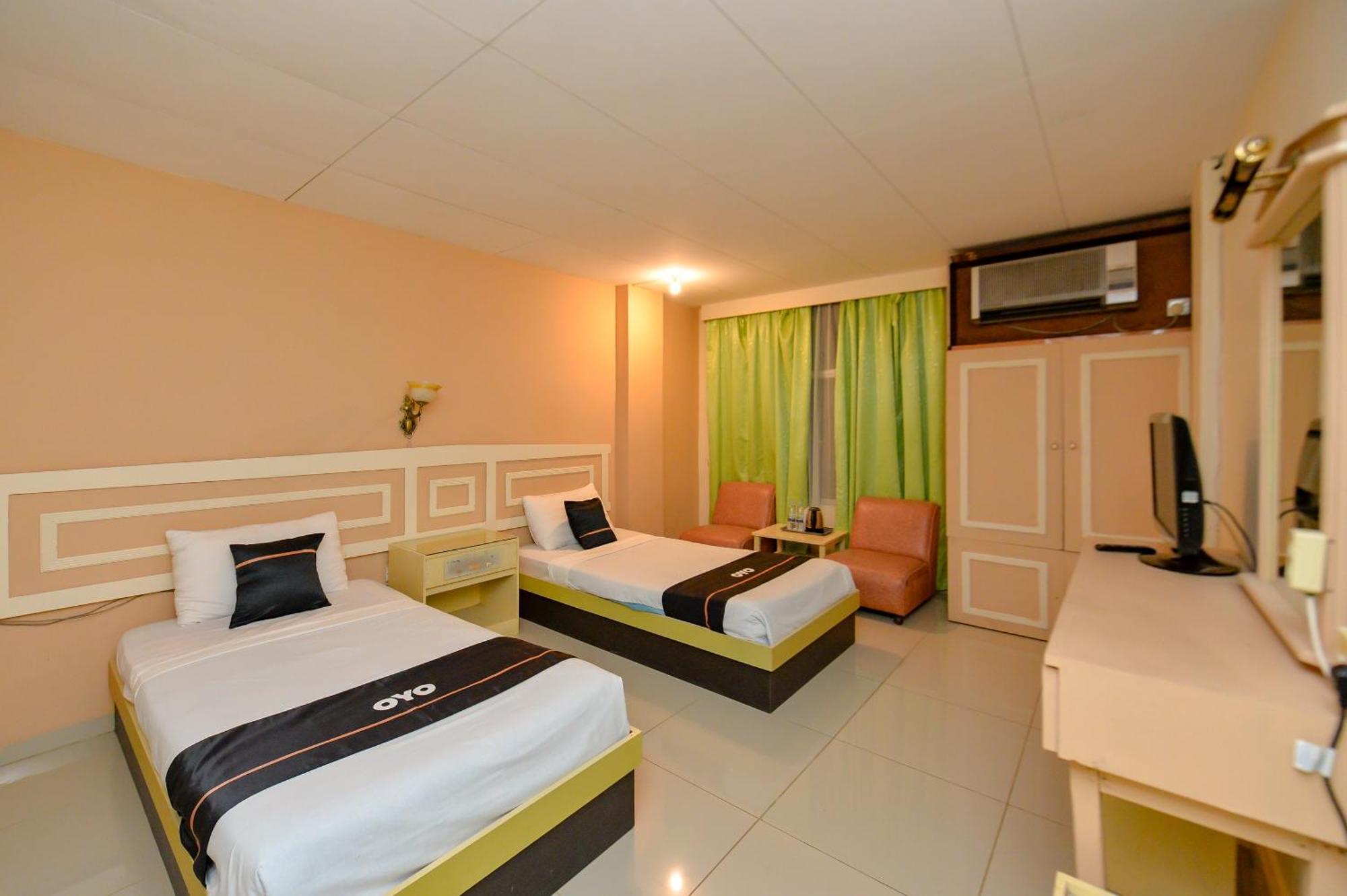 Oyo 2487 Sampurna Jaya Hotel Танджунгпинанг Экстерьер фото