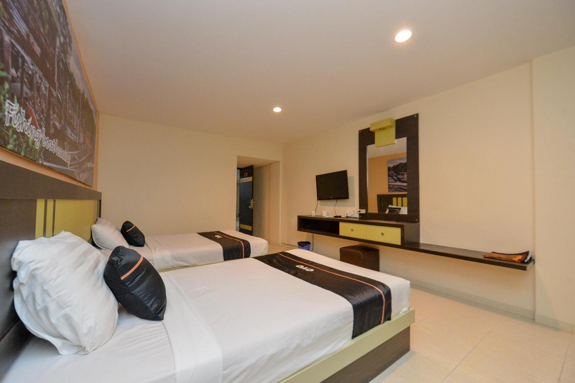 Oyo 2487 Sampurna Jaya Hotel Танджунгпинанг Экстерьер фото