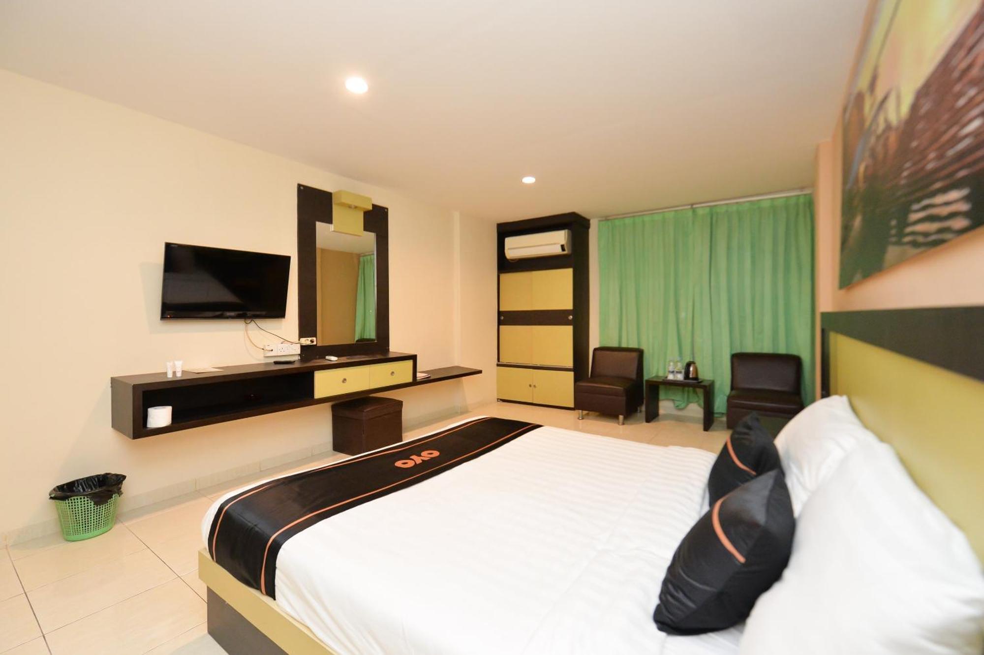 Oyo 2487 Sampurna Jaya Hotel Танджунгпинанг Экстерьер фото