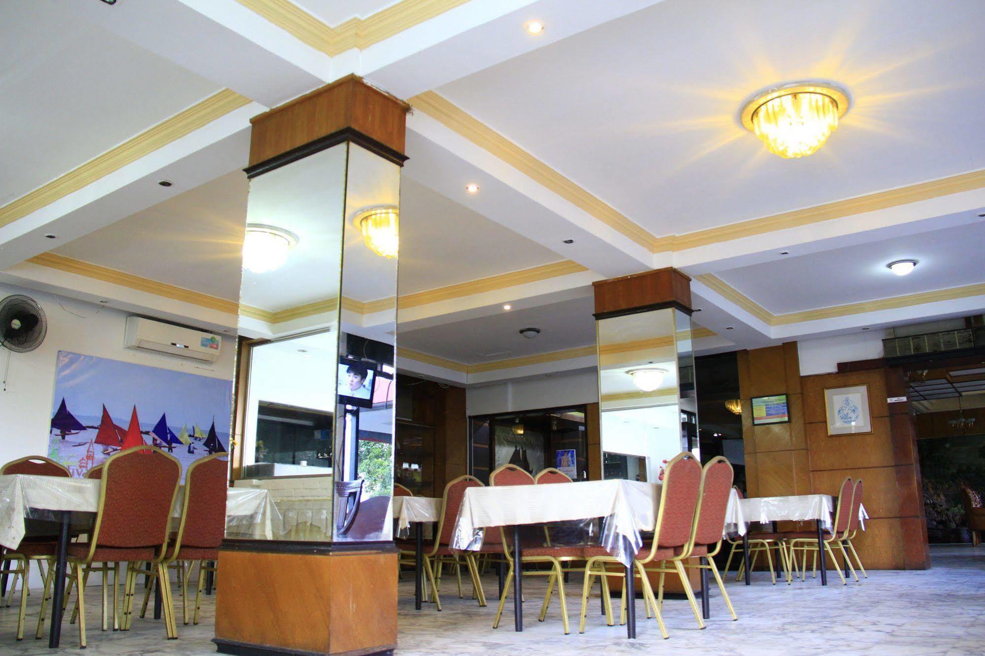 Oyo 2487 Sampurna Jaya Hotel Танджунгпинанг Экстерьер фото