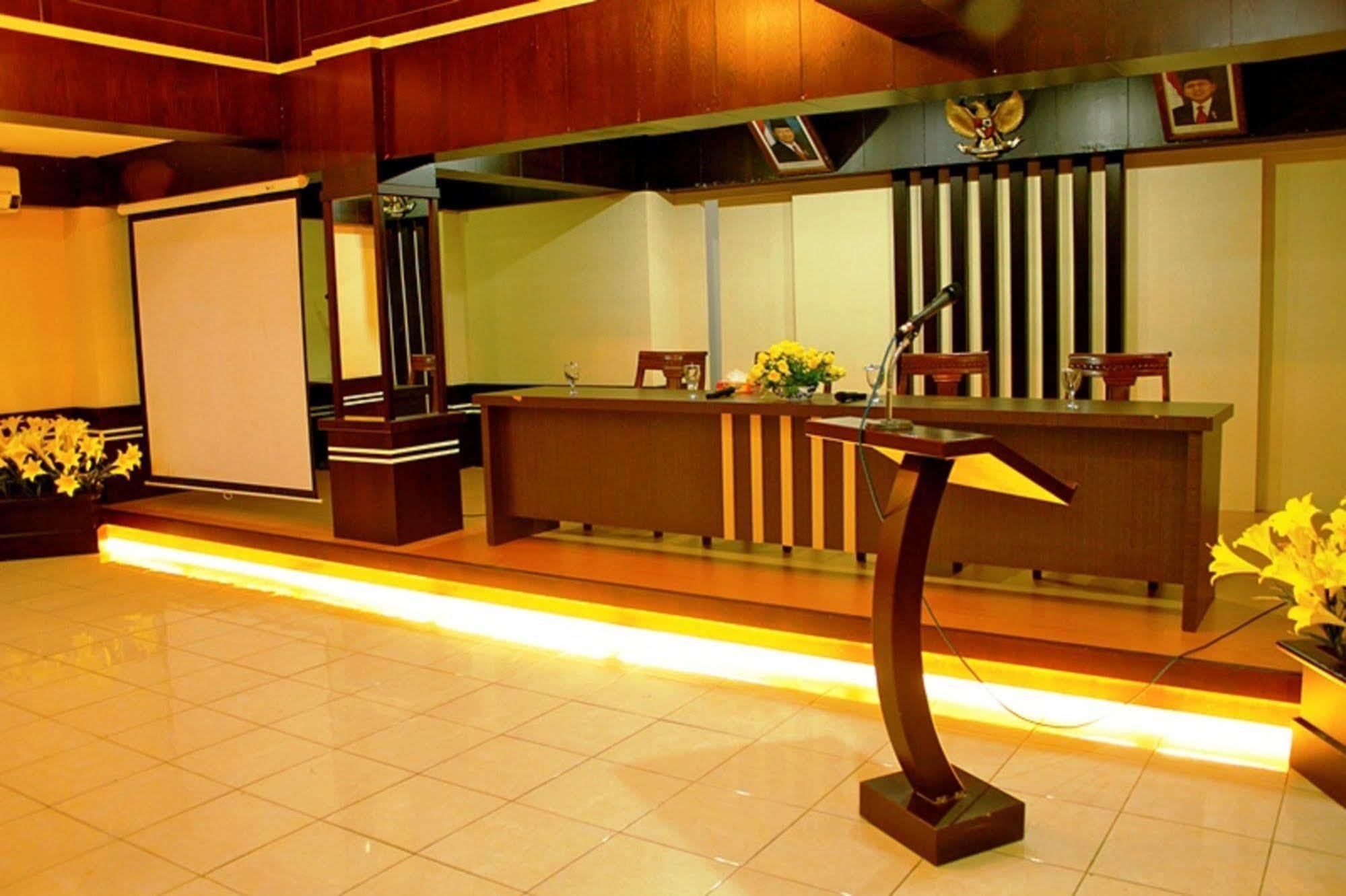 Oyo 2487 Sampurna Jaya Hotel Танджунгпинанг Экстерьер фото